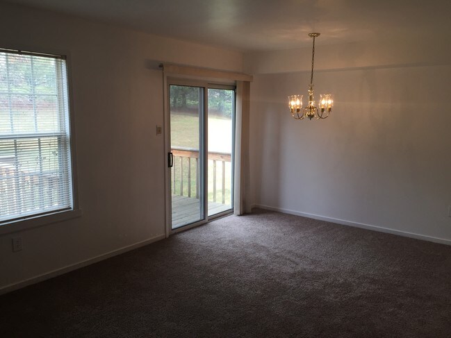 Building Photo - 518 W Valley View Ave