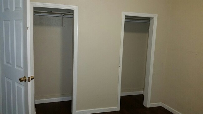 Armario del dormitorio - 318 Hollenbeck Ave