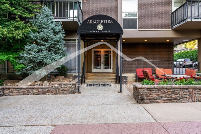 Building Photo - Charming Condo with Washer/Dryer and Reser...
