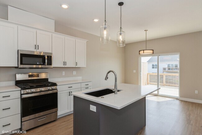 Foto del edificio - 762 Brook Ridge Ave