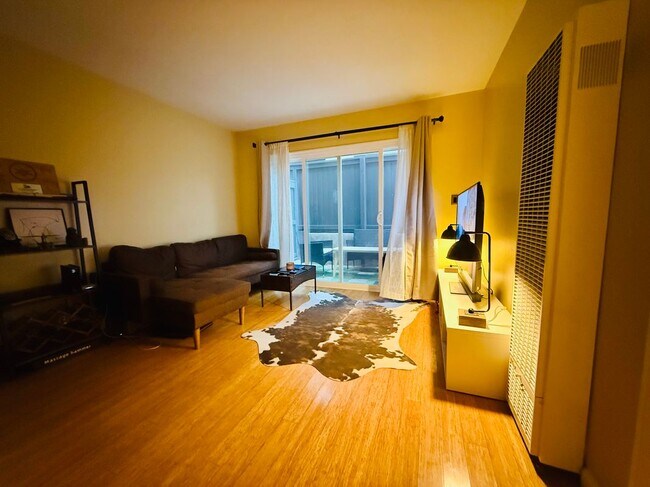 Foto del edificio - 2434 Ozone Ct