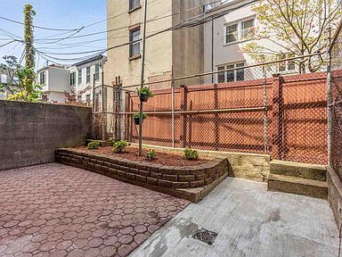 Private Patio - 814 Washington St