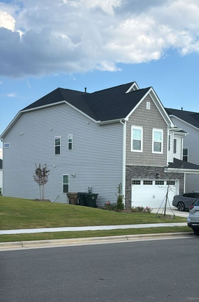 Building Photo - Prime Location - Beautiful 4-Bedroom Home ...