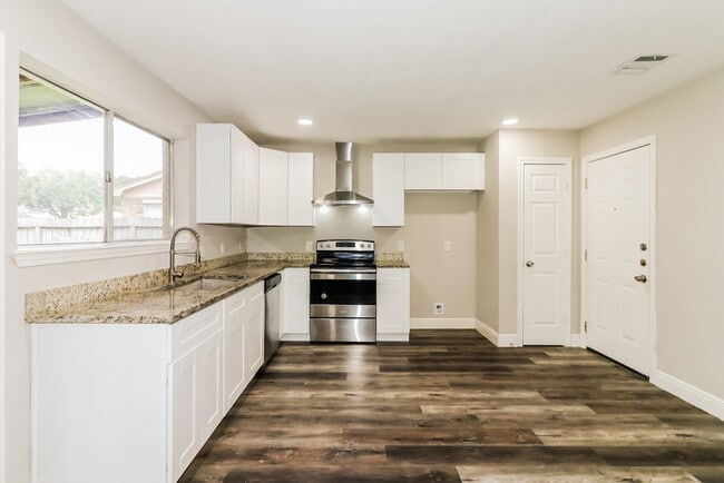 Foto del edificio - 13515 Greywood Dr