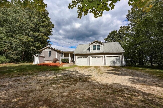 Building Photo - 55 Holbrook Hill Rd
