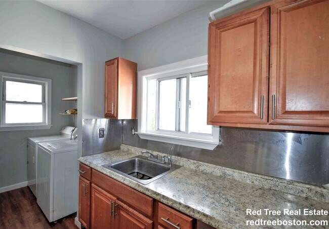 Building Photo - 194 Cedar St