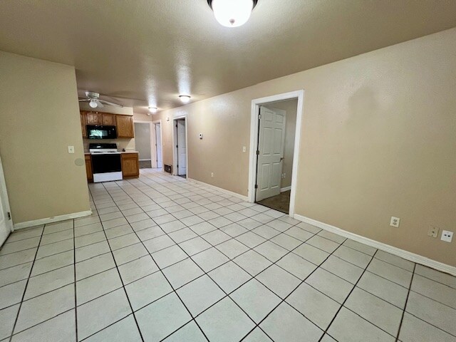 Foto del edificio - 364 E 7th St