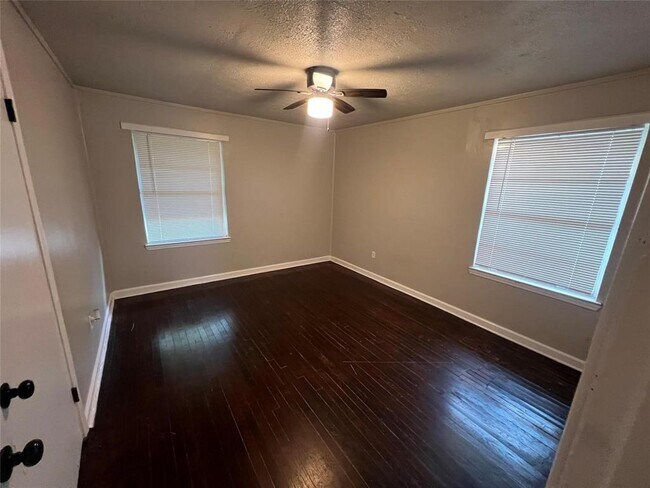 Foto del edificio - 5818 Glenhurst Dr