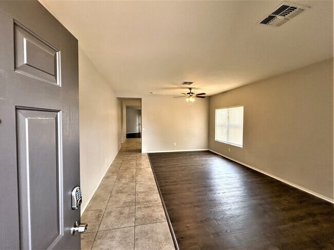 Building Photo - 9439 S Leila Ln