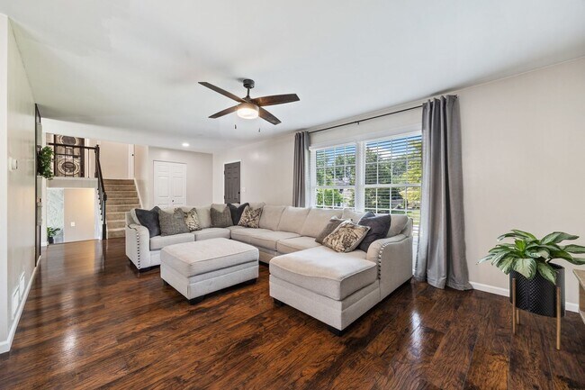 Foto del edificio - 375 Partridge Ct