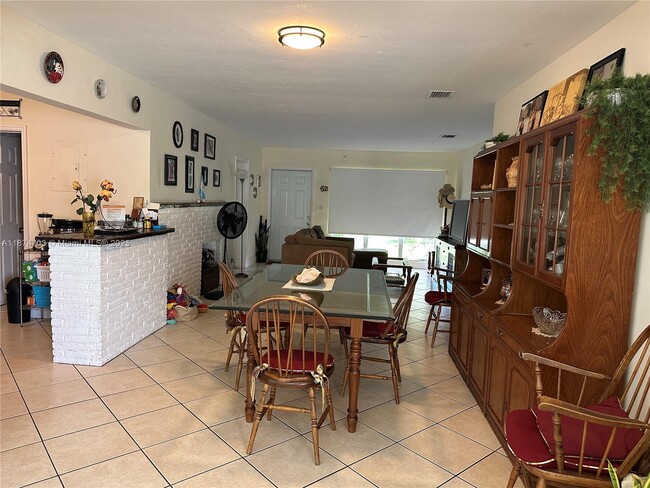 Building Photo - 1428 Hayes St