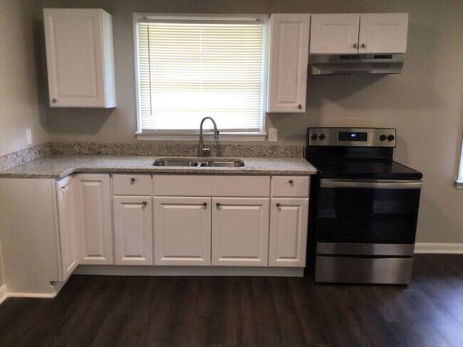 Building Photo - 2093 Knightsbridge Rd