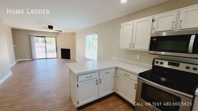 Building Photo - Updated 3 Bedroom Duplex in Fountain Hills!