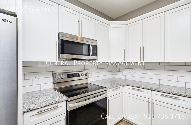 Foto del edificio - 680 SE Greyson Ln