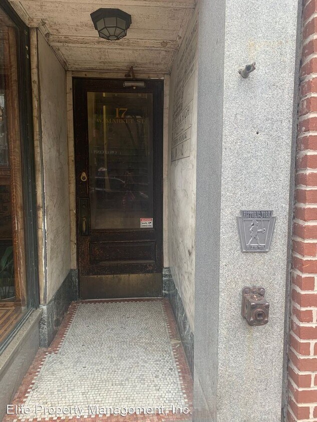 Building Photo - 2 br, 1 bath House - 17 W Market St., Unit 4C