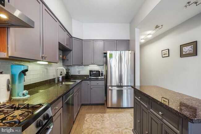 Foto del edificio - 1117c 10th St NW