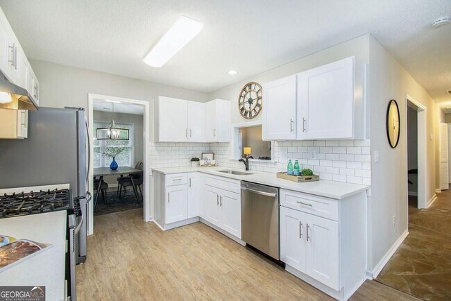 Foto del edificio - 140 Crabtree Dr