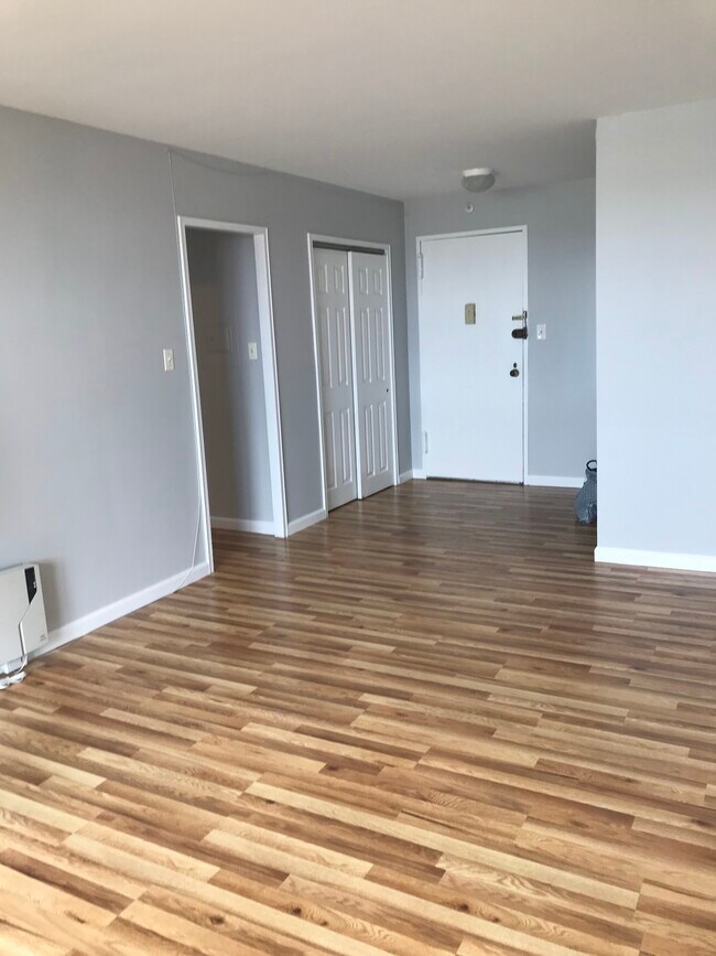 Foto del edificio - 225 Saint Pauls Ave