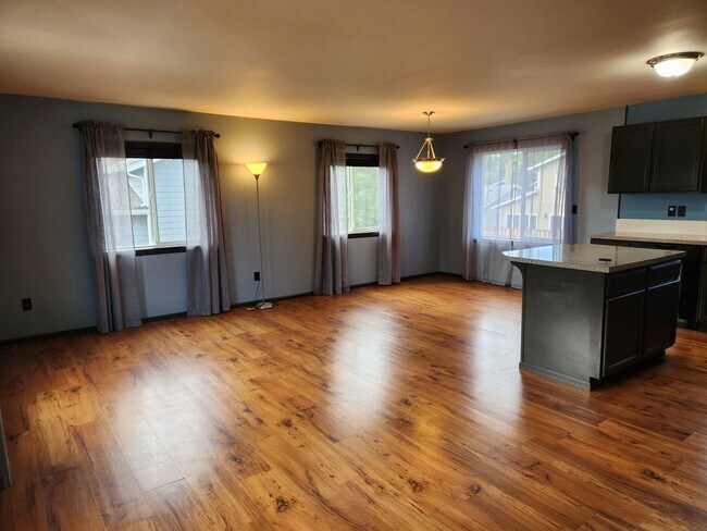 Building Photo - Desirable Home Located In Silverdale