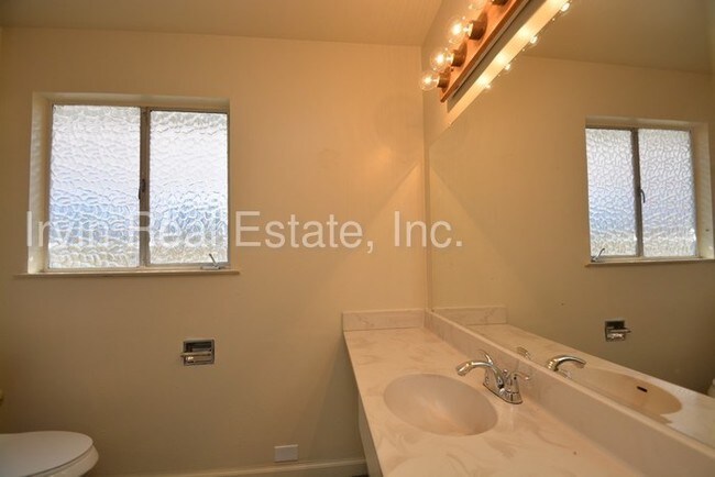 Foto del edificio - 4 Bedroom, 2 Bath Single Family Home