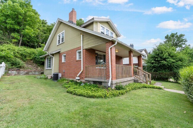 Foto del edificio - READY FOR MOVE IN! Don't miss this fully renovated 3-bedroom in Penn Hills!
