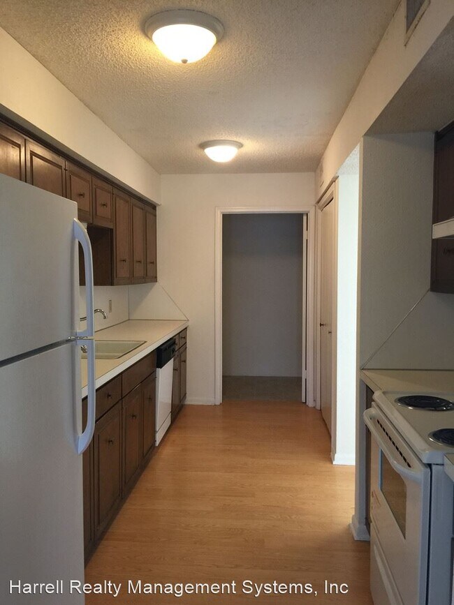 Building Photo - 3 br, 2.5 bath House - 812 Melrose