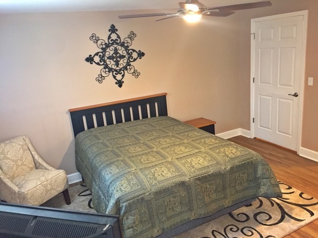 Funished Bedroom - 6016 Wintergreen Dr