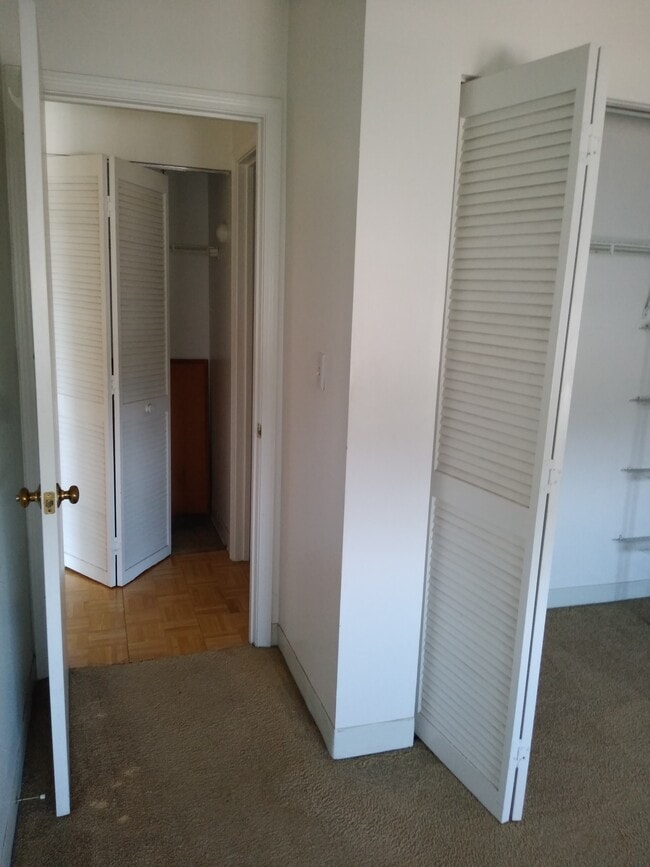 Building Photo - 22 Kenmar Dr