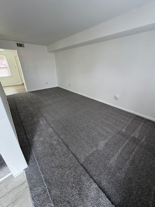 Building Photo - 2652 Wayside Dr