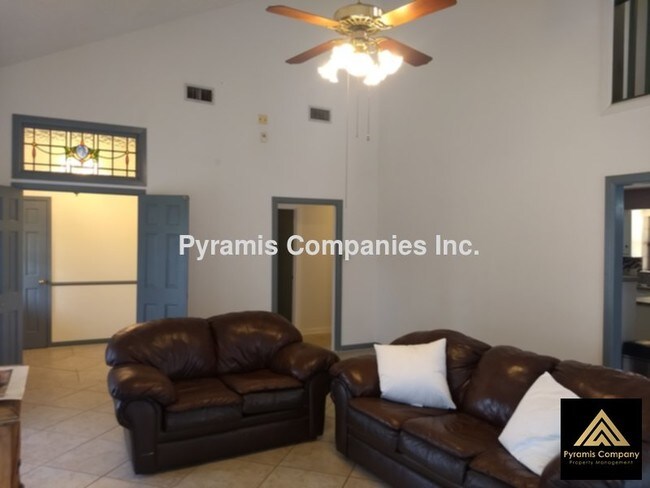 Building Photo - 30672 Blueberry Ridge Dr