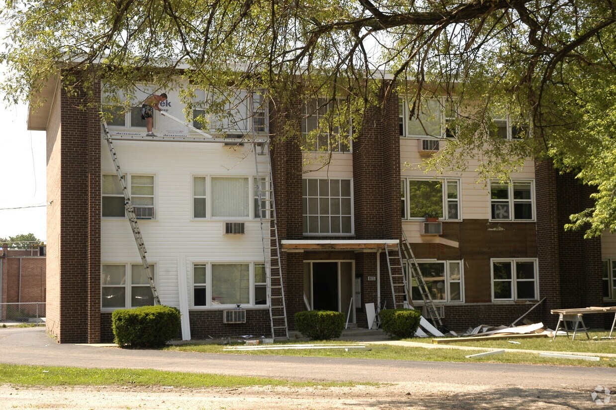 Foto del edificio - 6615-6619 W Lloyd Dr