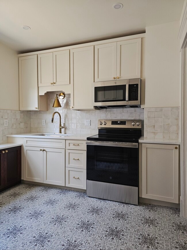 Building Photo - 148 Nassau Ave