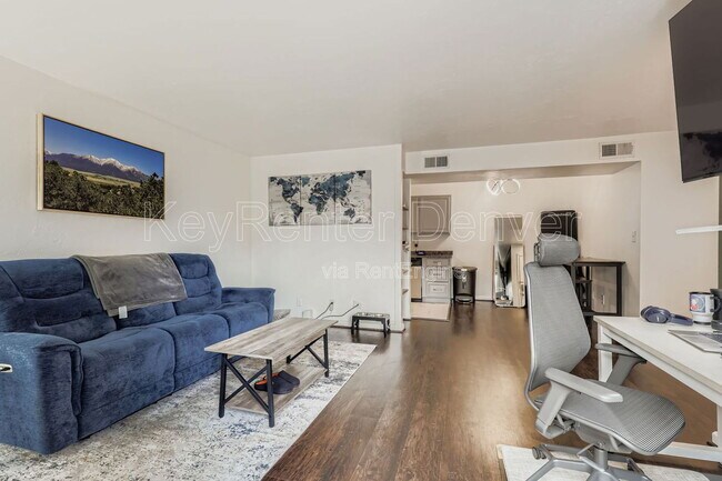 Foto del edificio - 5300 Cherry Creek S Dr