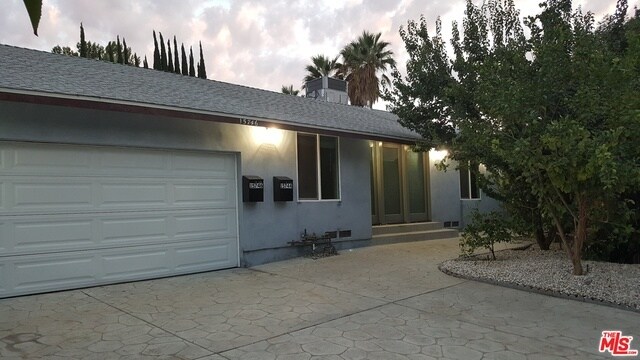Foto del edificio - 15746 Magnolia Blvd