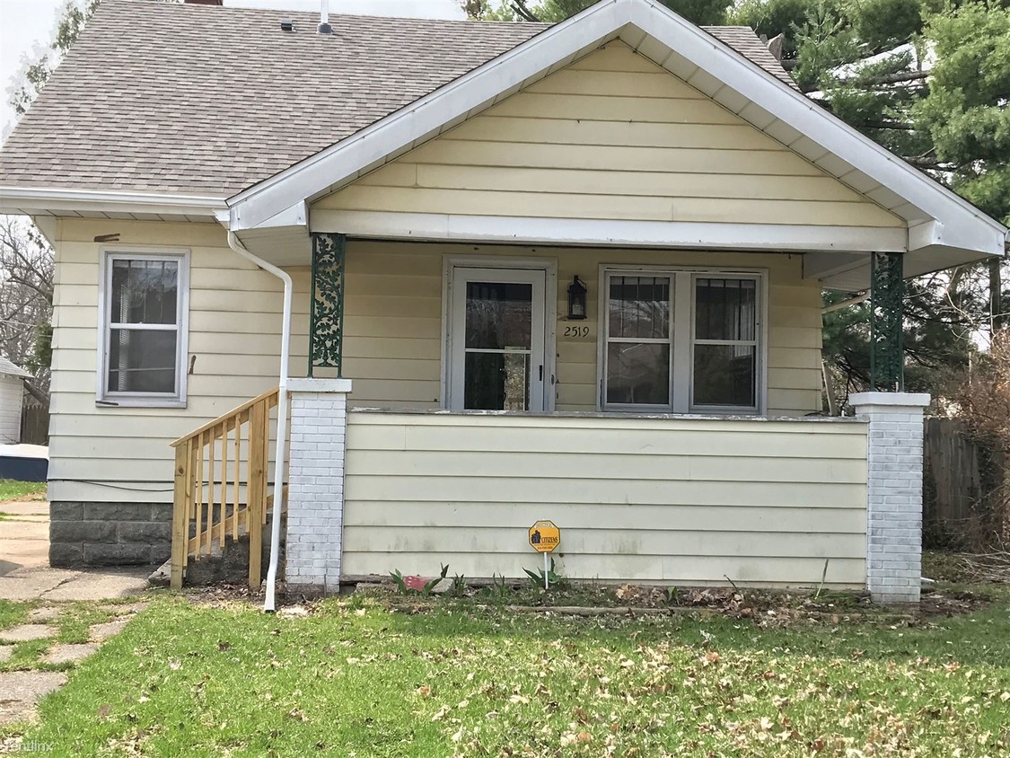 Primary Photo - 4 br, 2.5 bath House - 2519 Altoona St
