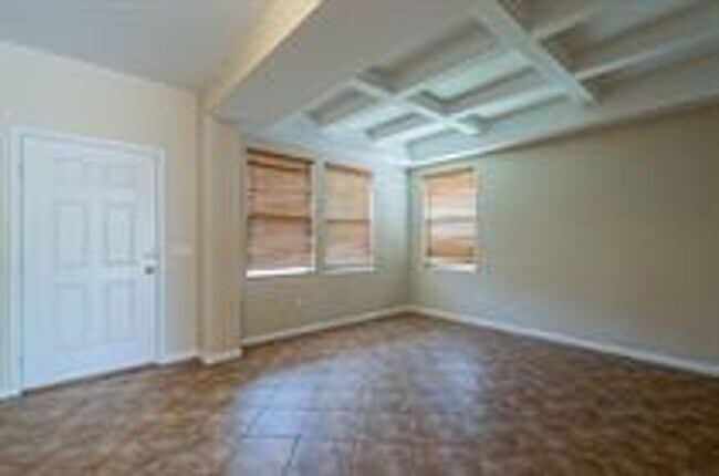 Building Photo - Limited Time: No Application Fee Required Apply for FREE — $55 Fee Waived 5 BDRM 2.5 BATHS