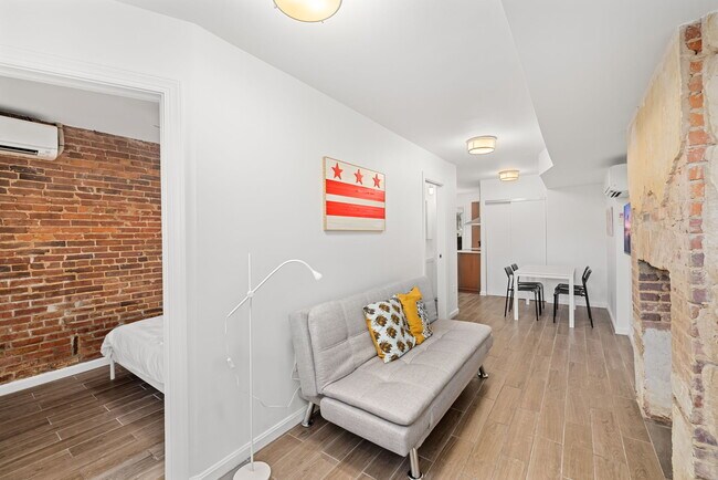 Foto del edificio - 619 10th St NE