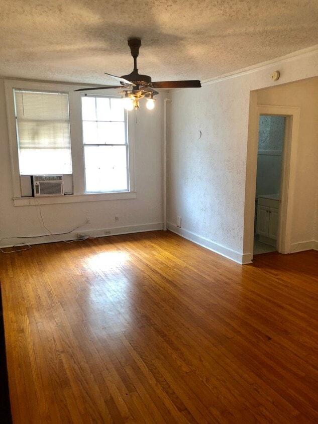 Uptown Apartment, Napoleon Ave between St ... - Uptown Apartment on Mardi Gras Parade Route