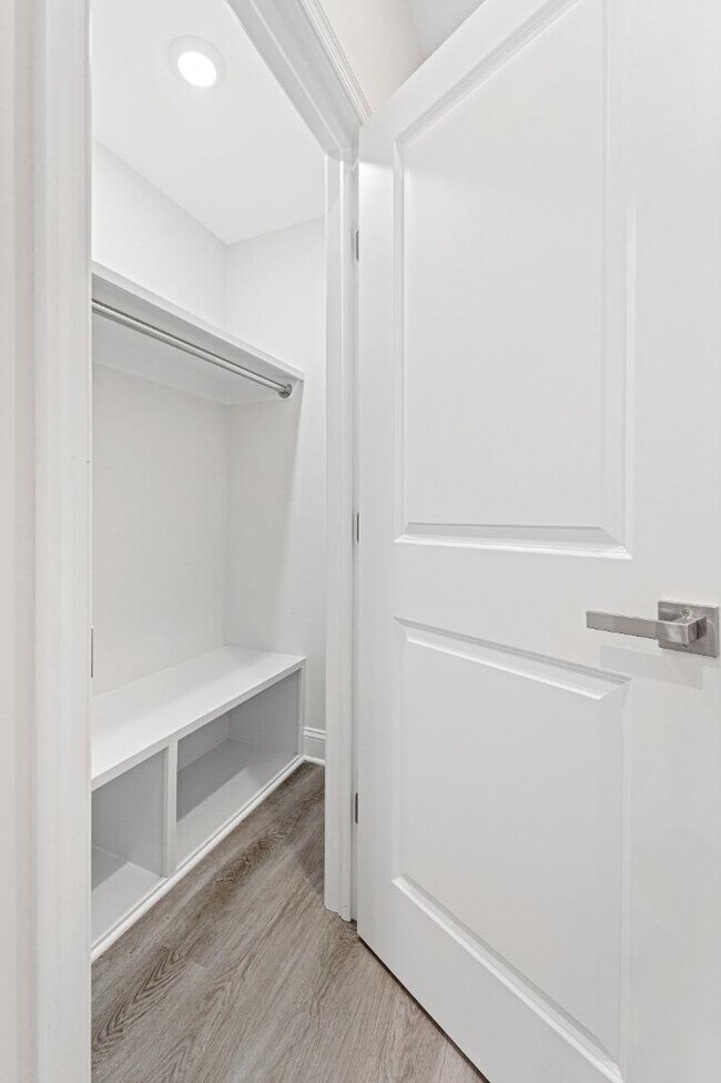 Foto del edificio - 2341 N College Ave