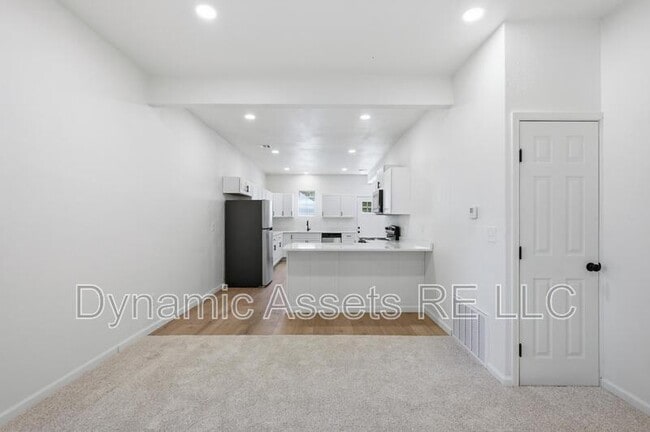 Building Photo - 542 E 23rd St