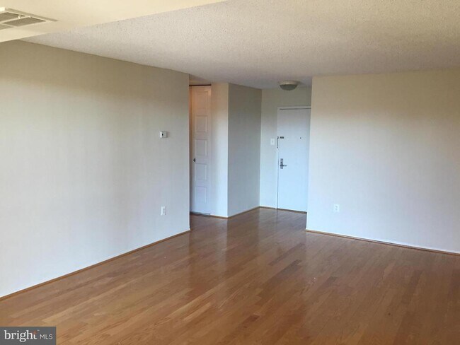 Foto del edificio - 4500 S Four Mile Run Dr