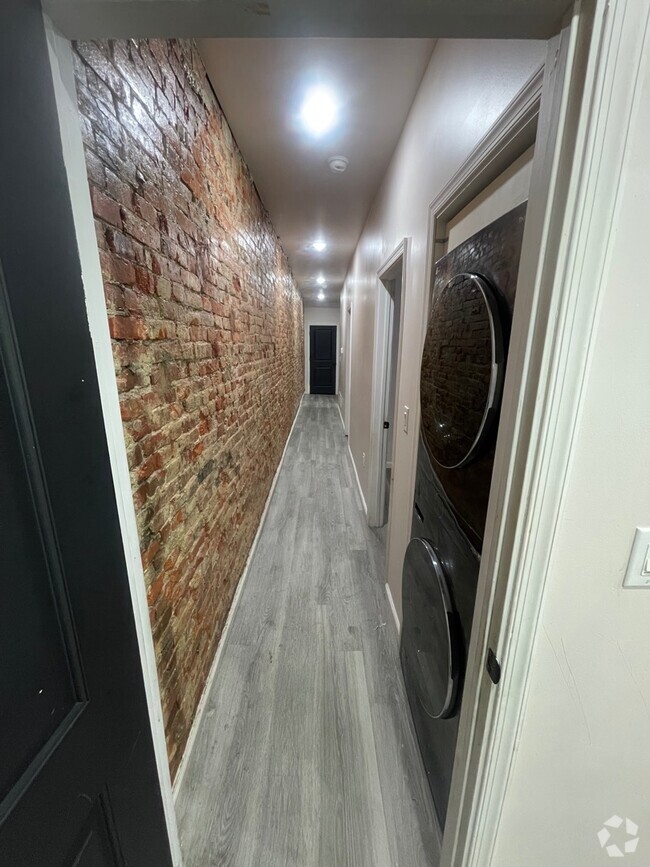 Building Photo - 1615 N 56th St