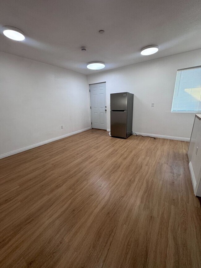 Foto del edificio - 1906 Filson St UNITS A, B, C