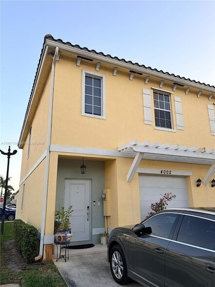Building Photo - 4002 NW 11th Ct