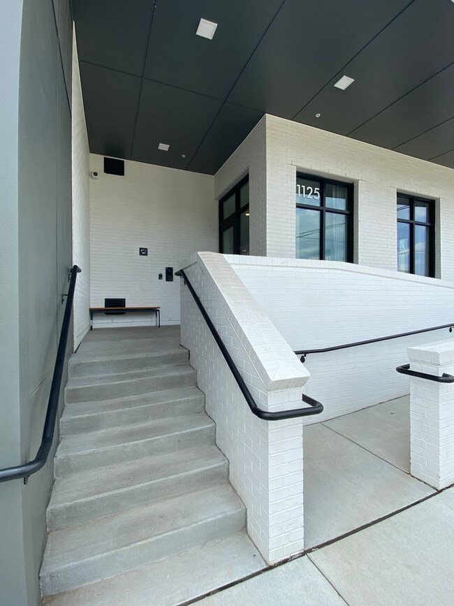 Building Photo - Ludlow Studio in Historic Buena Vista!