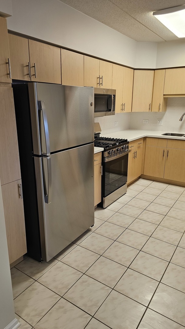 Building Photo - 675 Pearson St