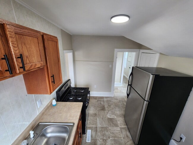 Foto del edificio - Move In Ready with ALL Utilities Included