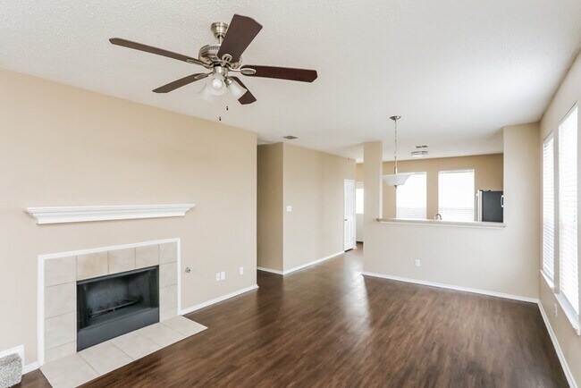 Building Photo - 2214 Sumac Dr