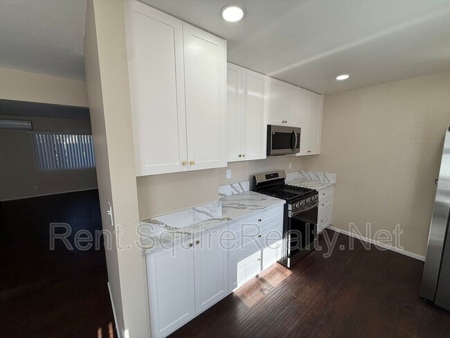 Building Photo - 256 Euclid Pl