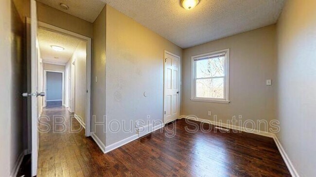Building Photo - 179 Novak St